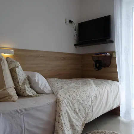 Apartment Topic Nin