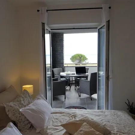 Apartment Topic Nin